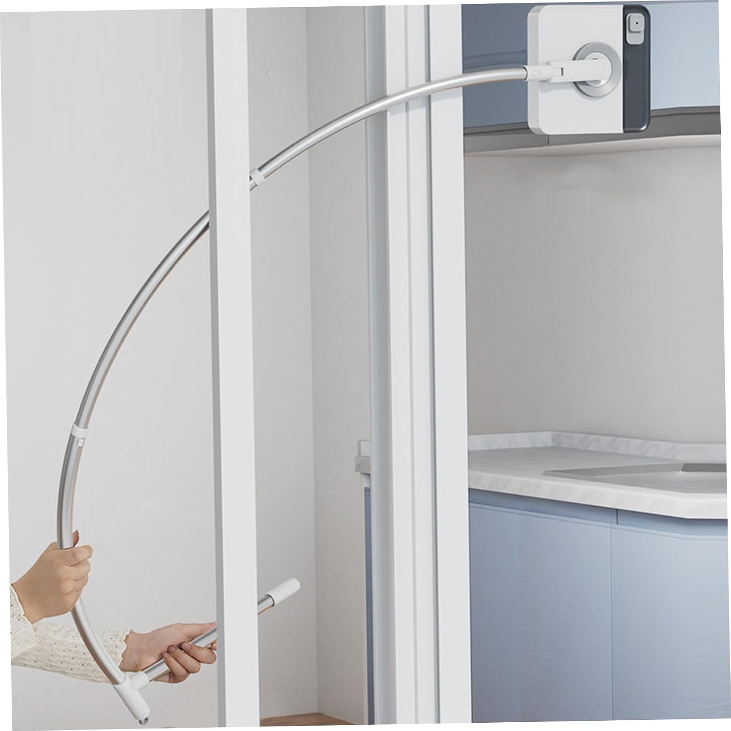 Window squeegee with extendable long handle